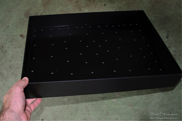 drainage holes in the substrate tray